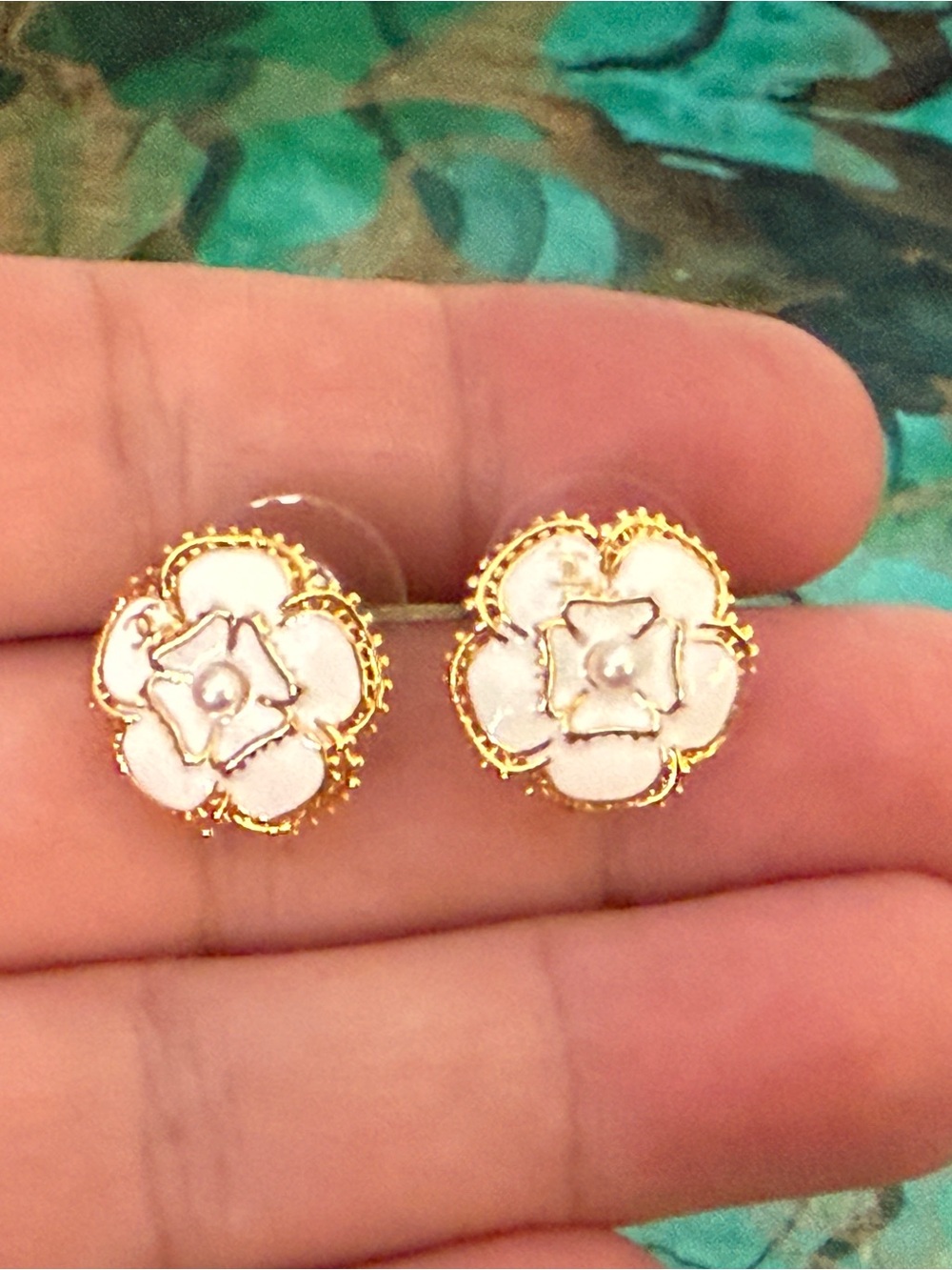 Elegant Gold Flower Stud Earrings with white Enamel, Pearl Center and gold-tone - Picture 6 of 7